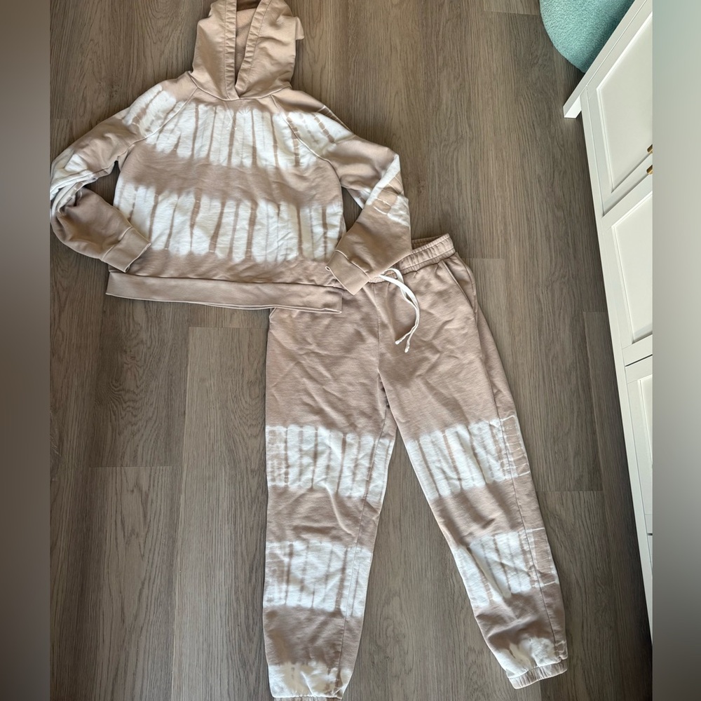 Madewell Beige & White Tie-Dye Sweatshirt and Jogger Set